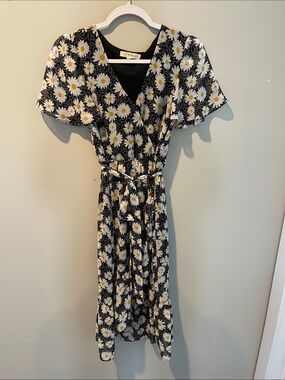 Rewind Black Midi Dress with White & Yellow Daisy Pattern